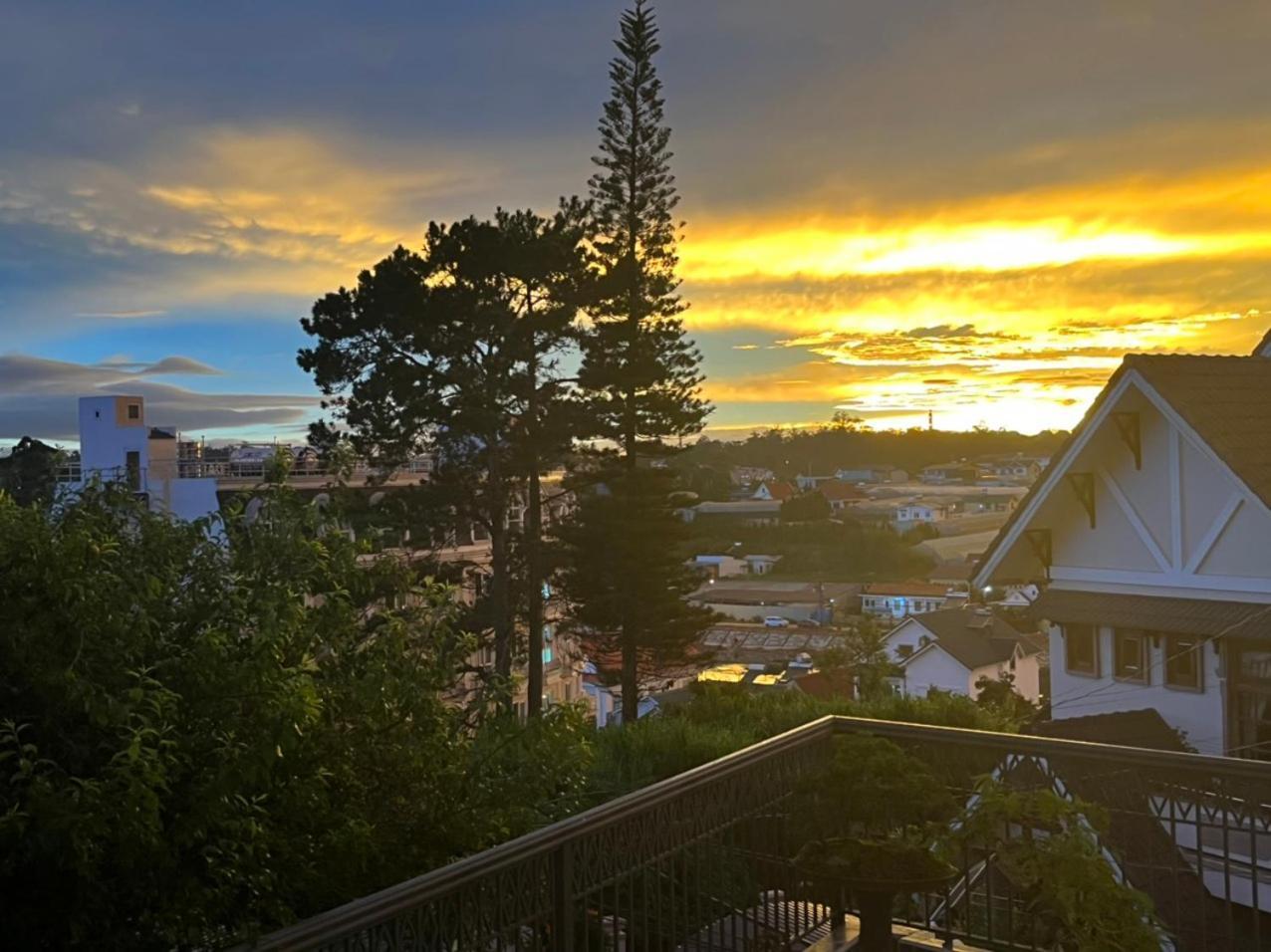 Monaco Hotel Khu Chi Lăng Esterno foto